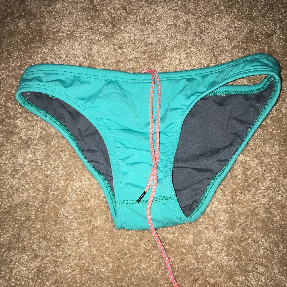 Jolyn Andy bottoms size small